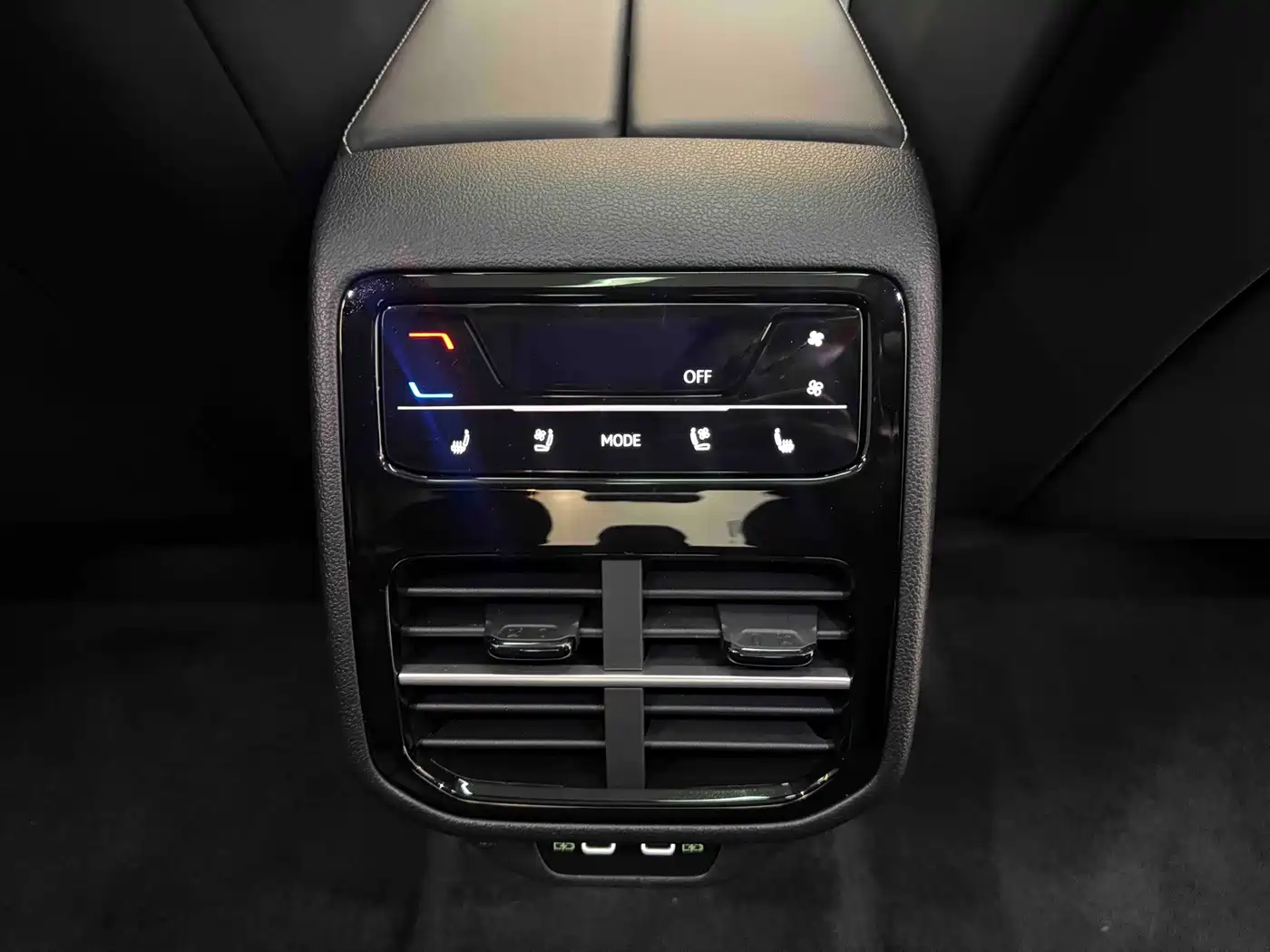 Volkswagen Passat 2025 Pro 380TSI Dragon Prestige Edition фото 12