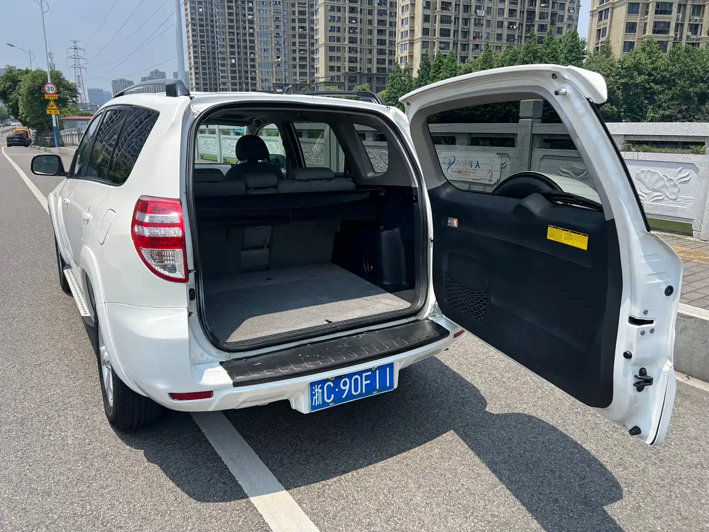 Toyota RAV4 Rongfang 2010 2.4L Automatic Luxury Upgrade Edition фото 8