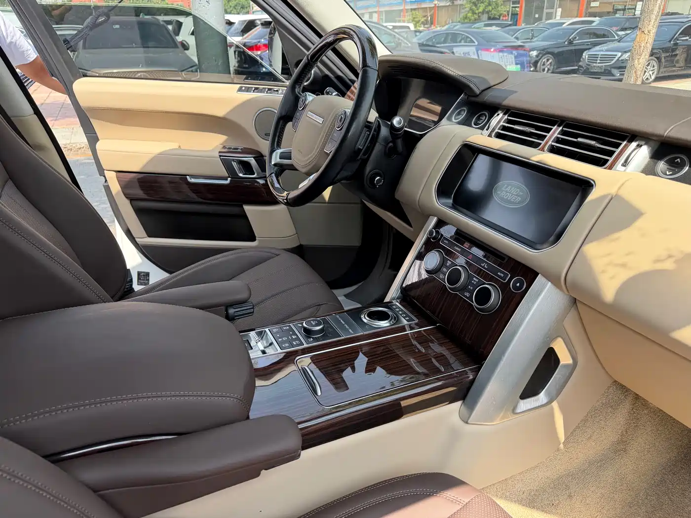 Land Rover Range Rover фото 11
