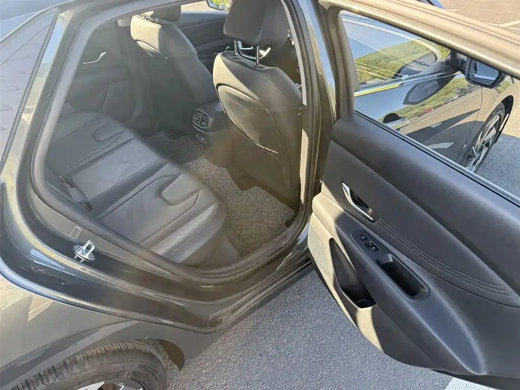 Hyundai Elantra 2023 1.5L CVT TOP Flagship Edition фото 11