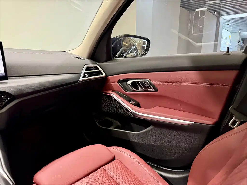 BMW 3 Series 2025 325Li M Sport Package фото 25