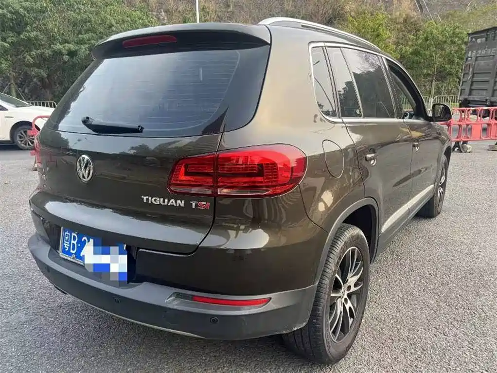 Volkswagen Tiguan 2015 1.8TSI Automatic 2WD Highline фото 6