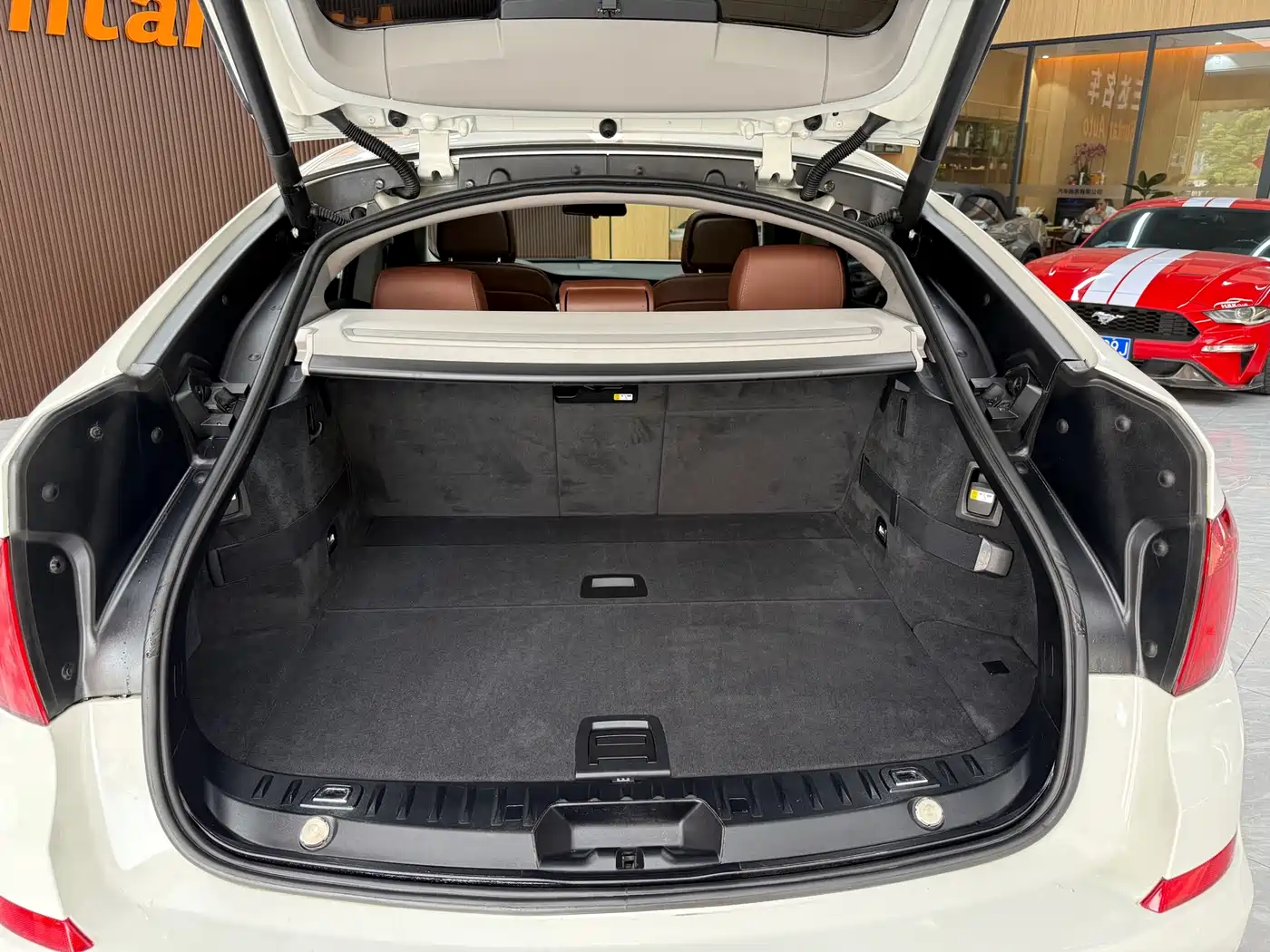 BMW 5 Series GT 2013 535i Elegance фото 28