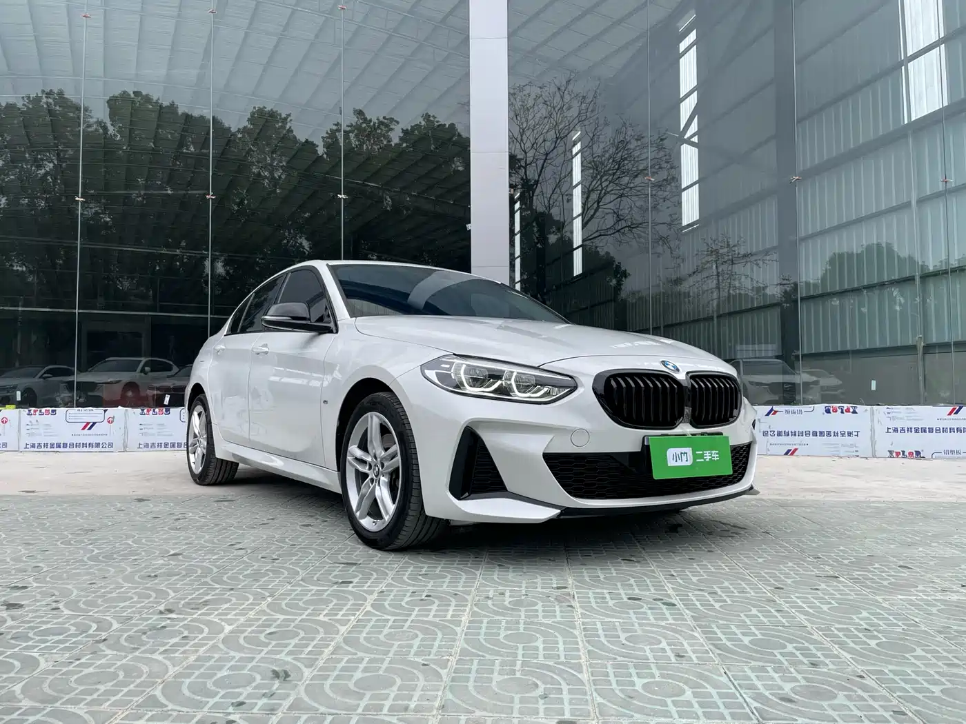 BMW 1 Series 2023 120i M Sport Shadow Edition фото 3