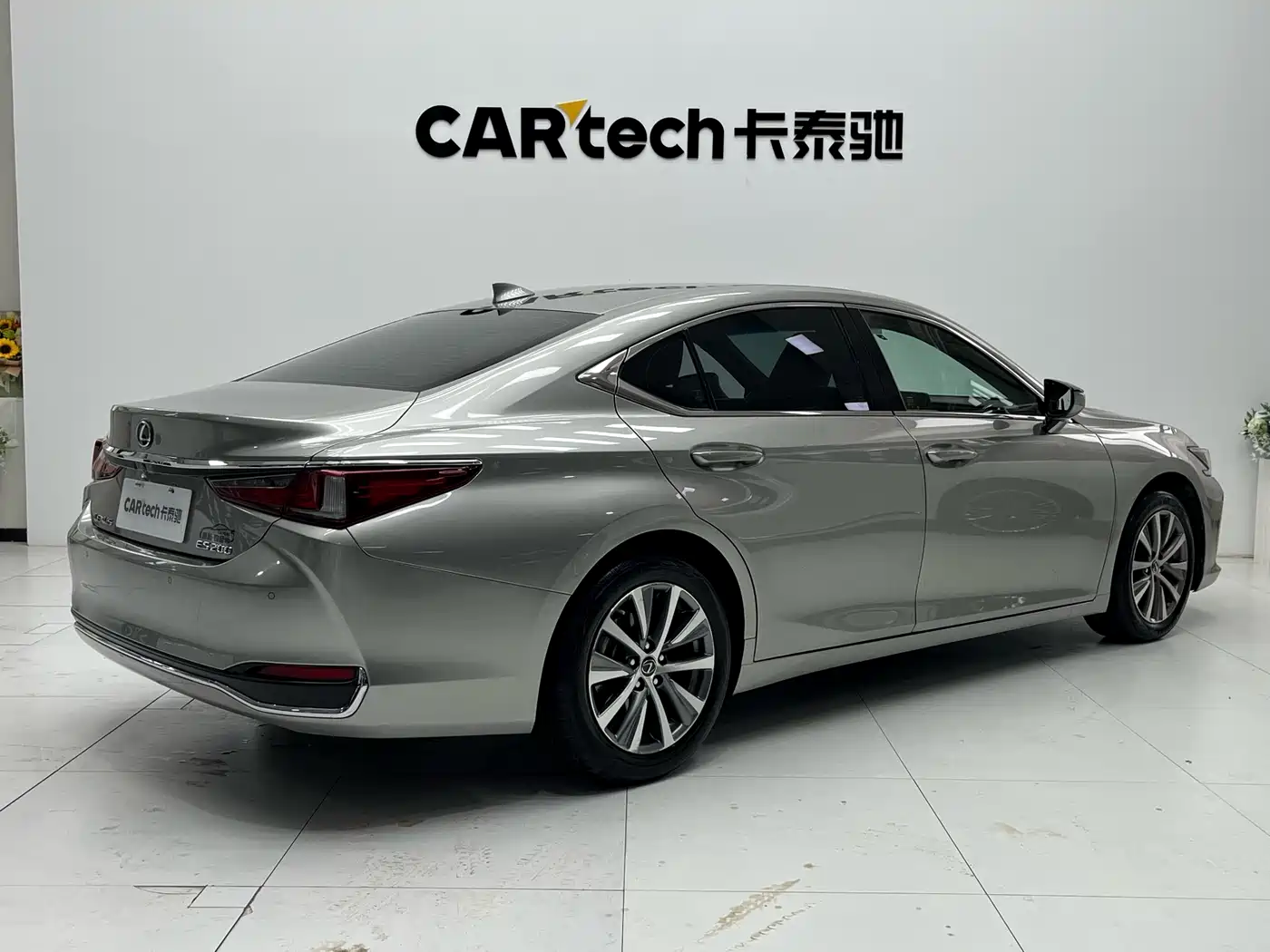 Lexus ES 2020 200 Excellence фото 12