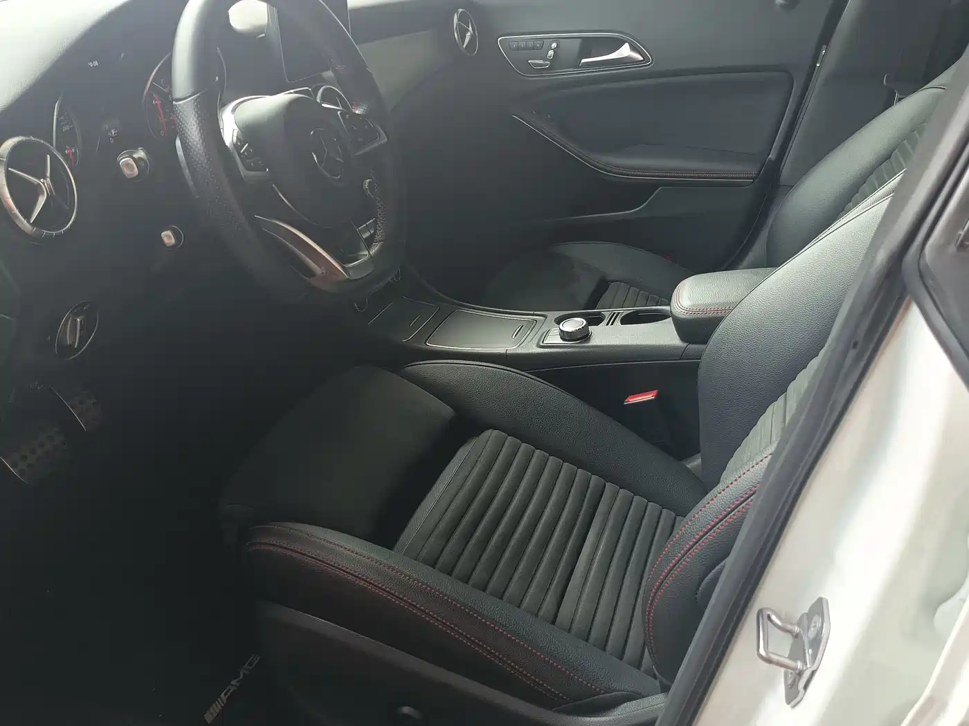Mercedes-Benz CLA (Import) 2018 CLA 220 4MATIC фото 6