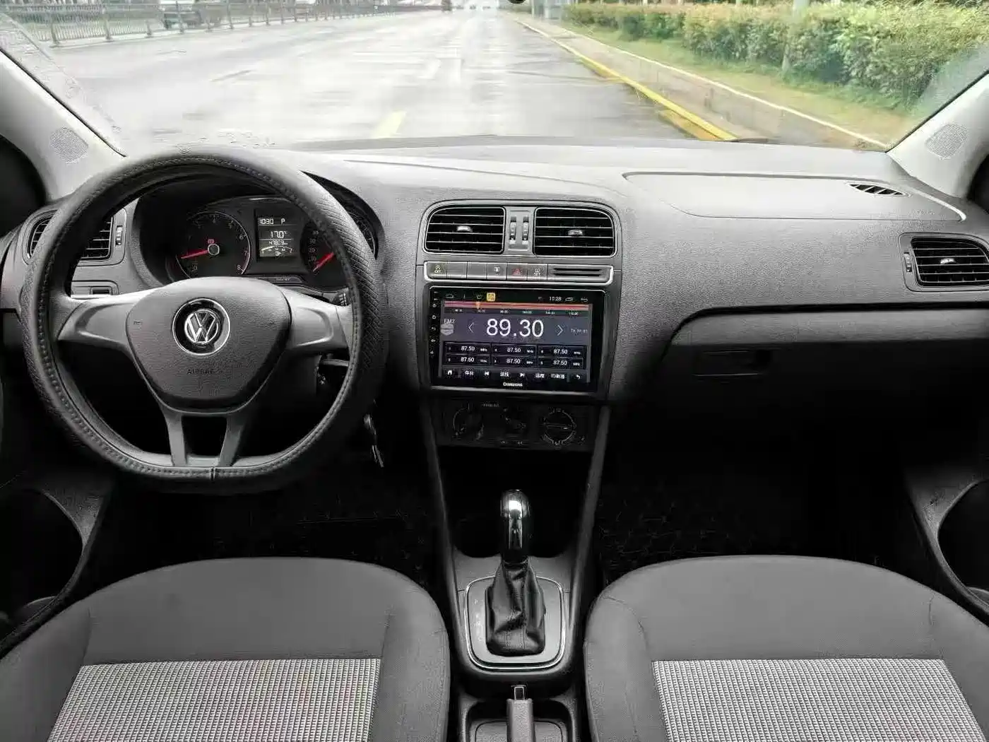 Volkswagen Polo 2018 1.5L Auto Safe Drive фото 5
