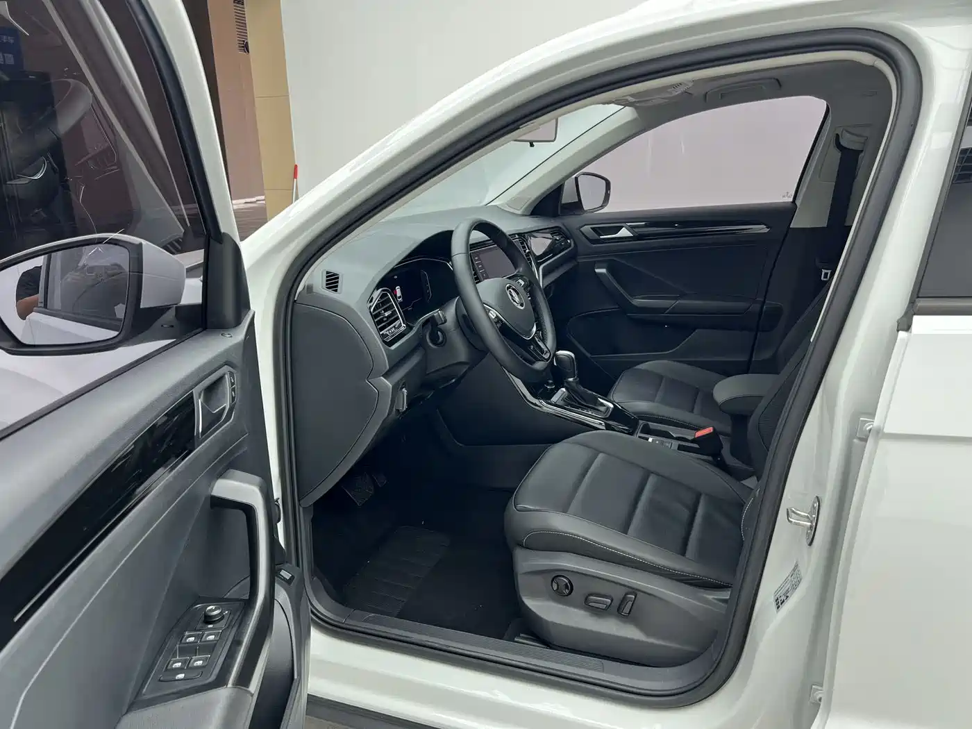 Volkswagen T-ROC 2022 280TSI DSG 2WD Comfort PLUS фото 7