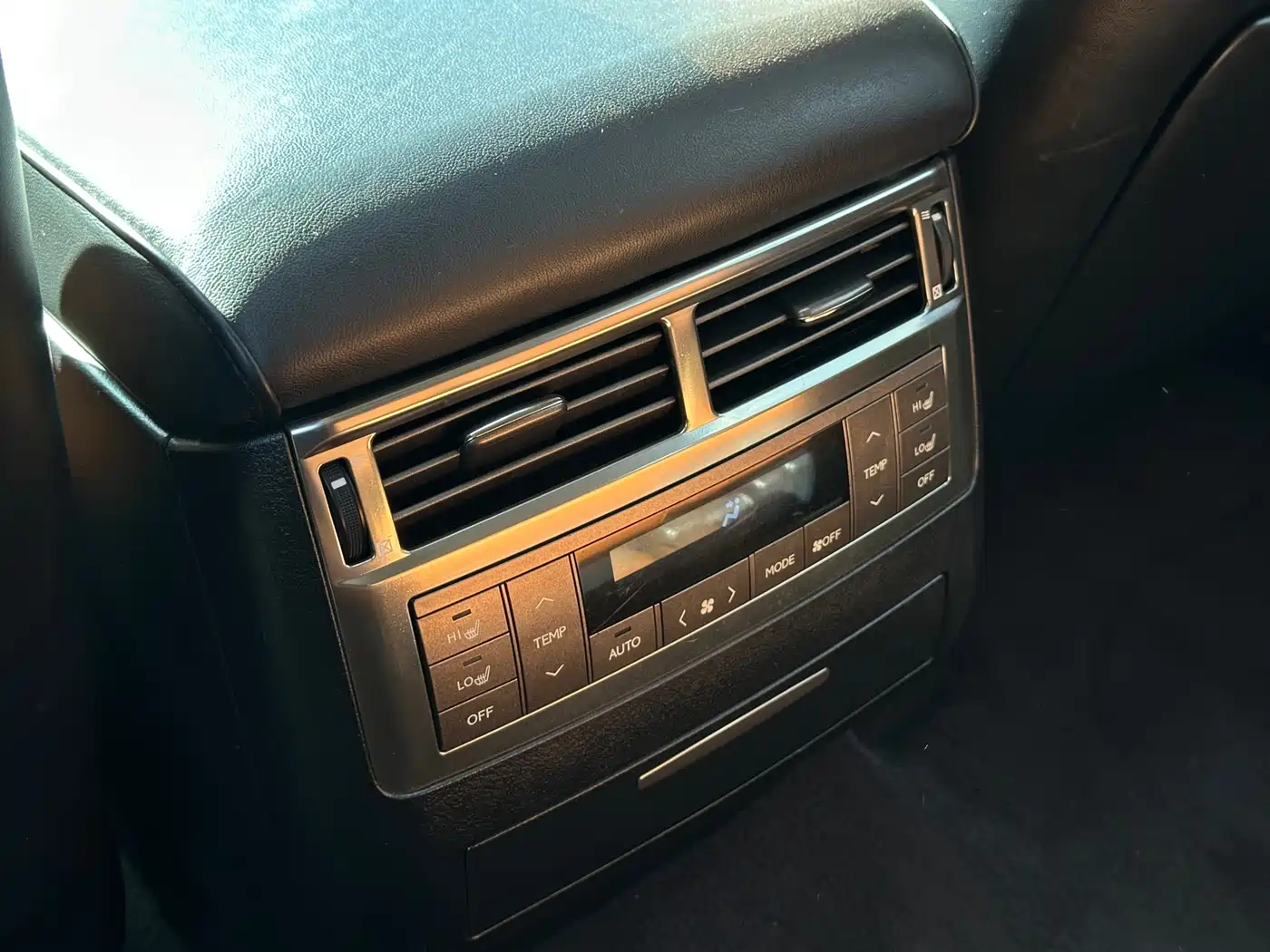 Lexus LX 2012 Model 570 фото 24