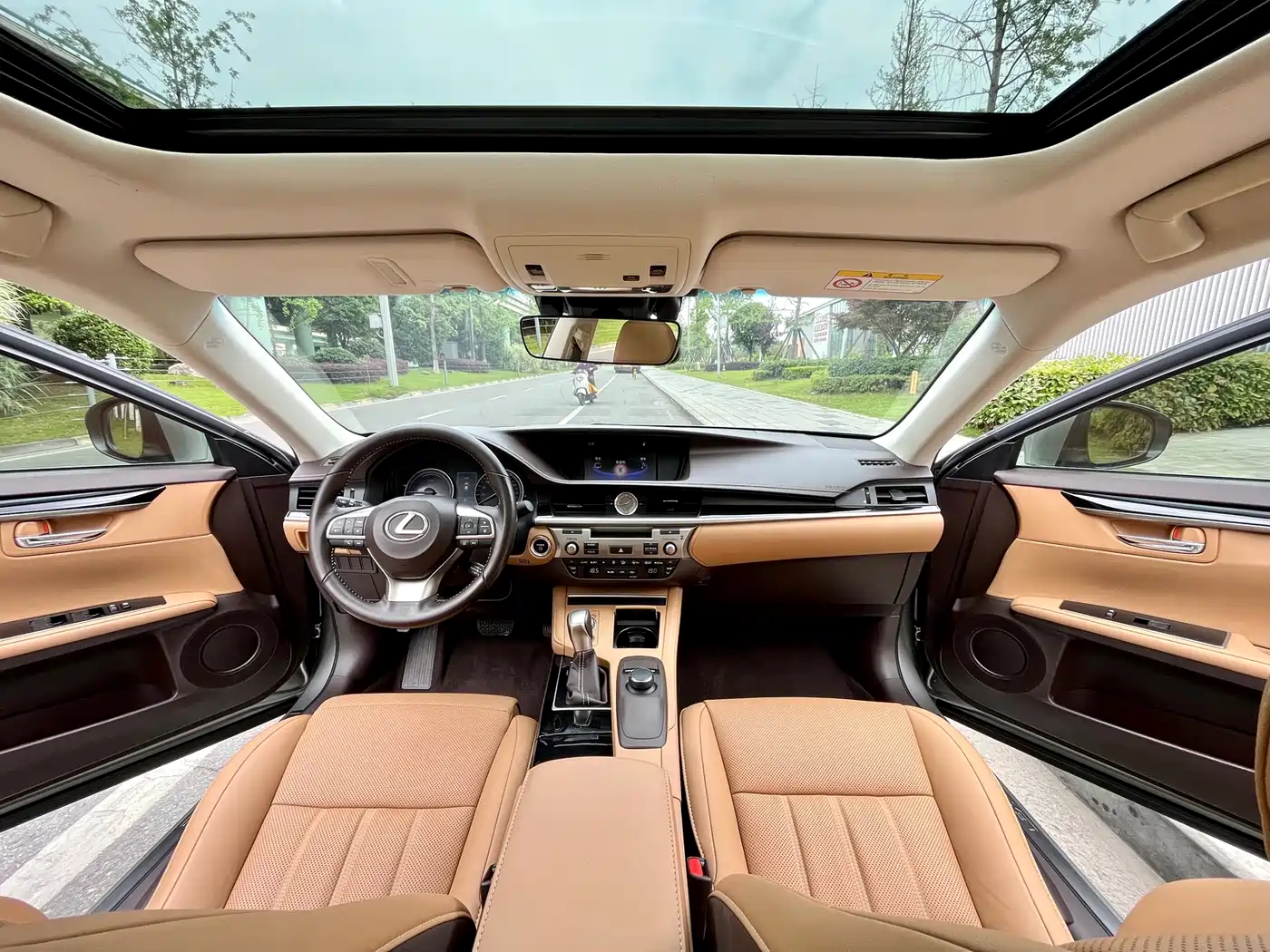 Lexus ES 2015 300h Comfort Edition фото 13