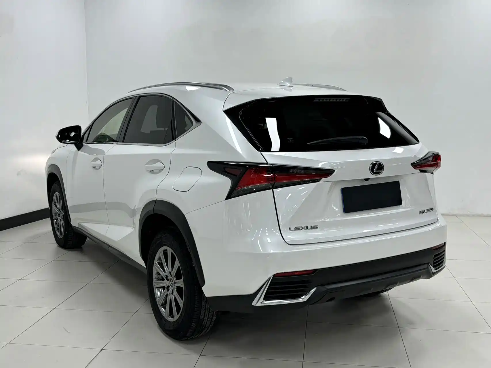 Фото 6 - Lexus NX
