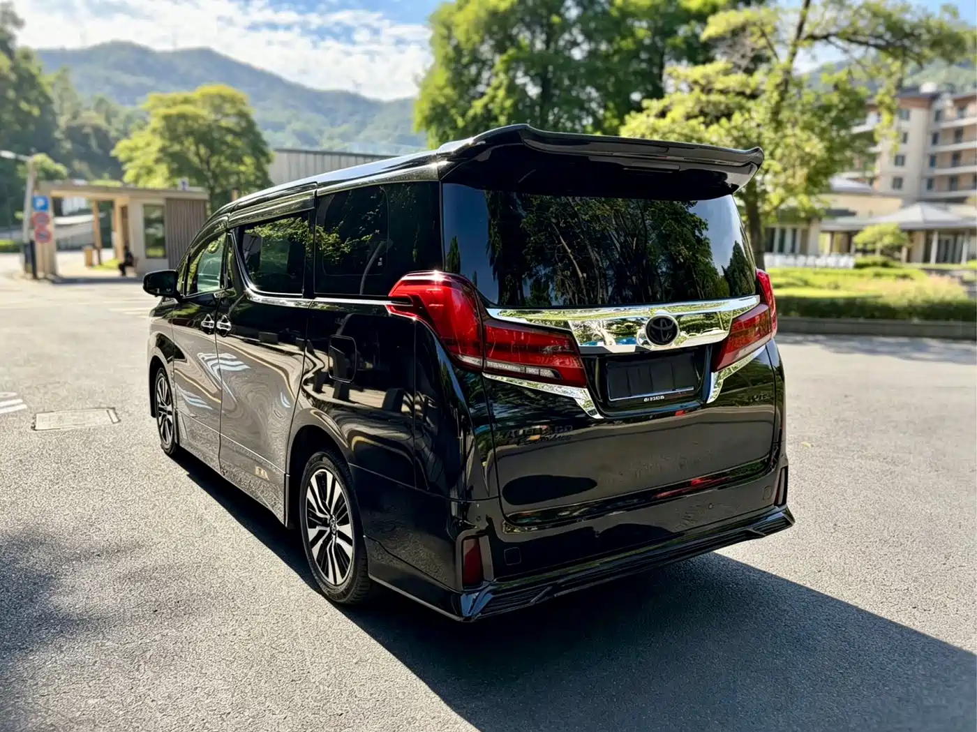 Toyota Alphard 2018 Facelift 3.5L Premium Edition фото 18