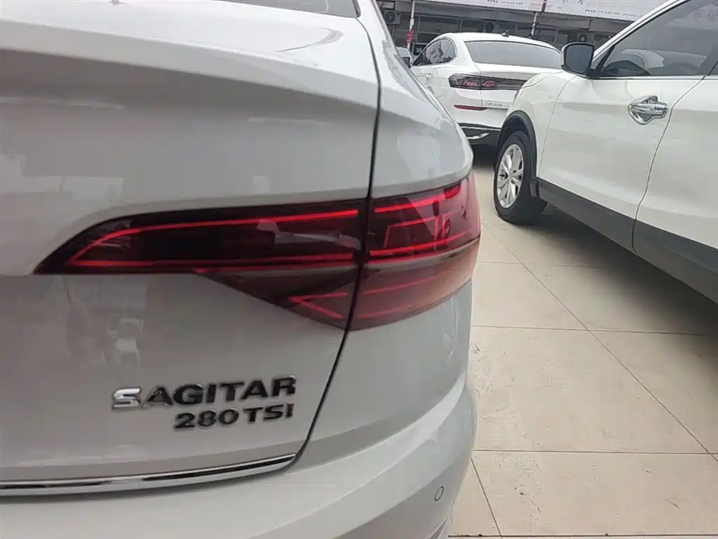 VOLKSWAGEN SAGITAR