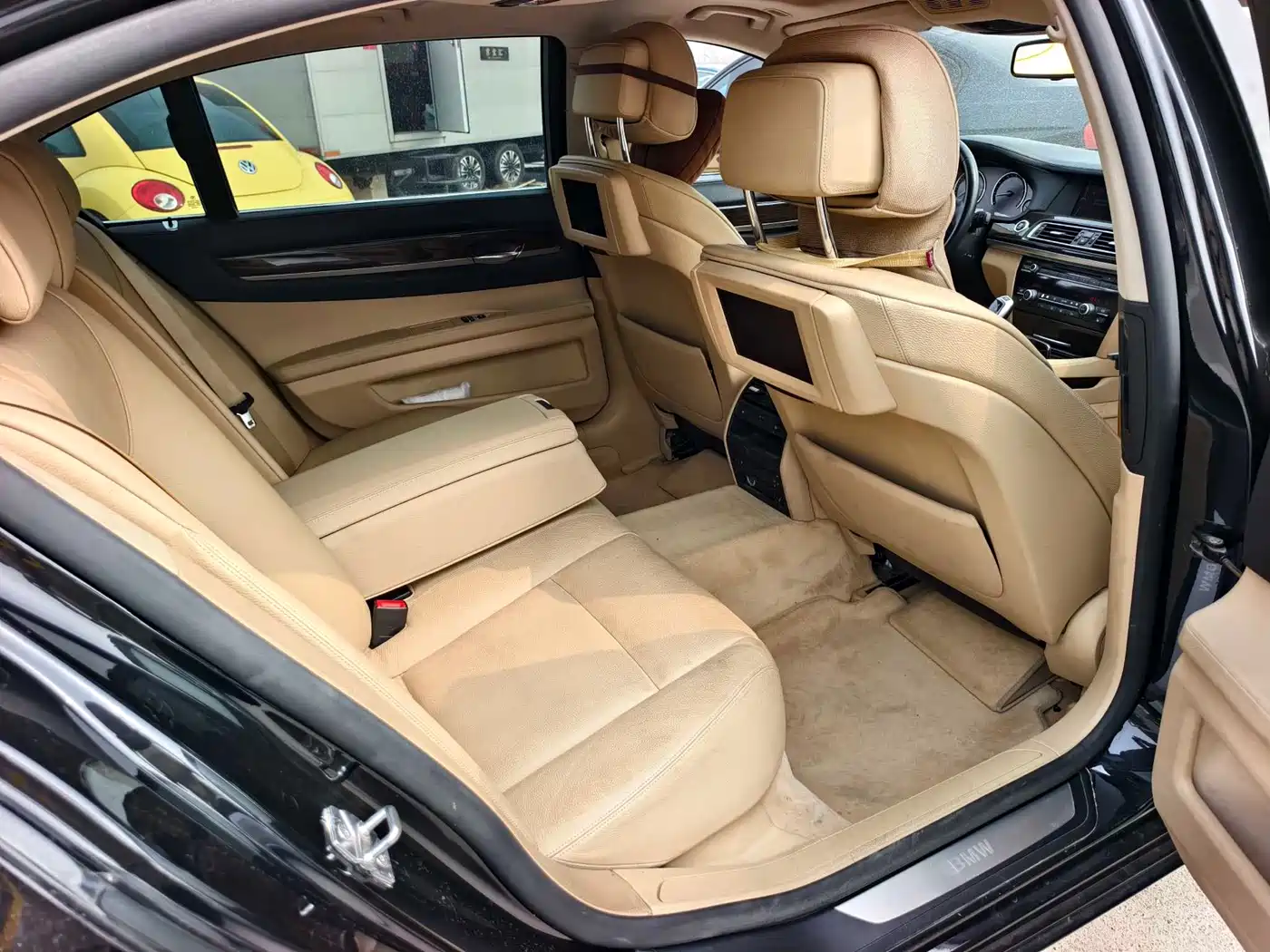 BMW 7 Series 2009 730Li Leading фото 18