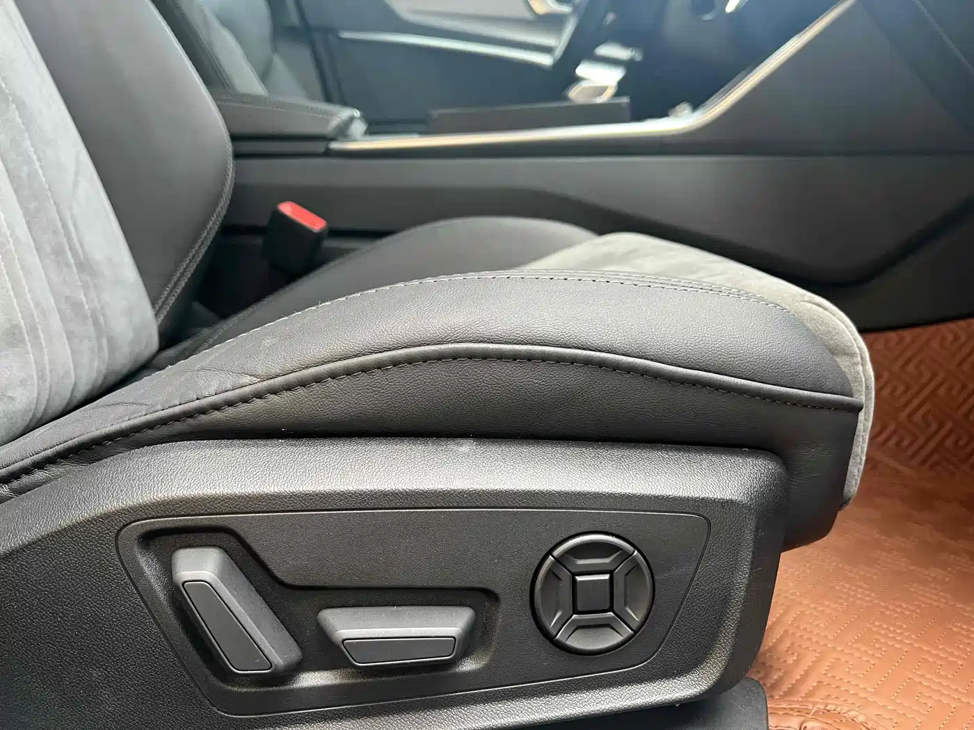 Audi A6L 2021 40 TFSI Luxury Sport фото 11
