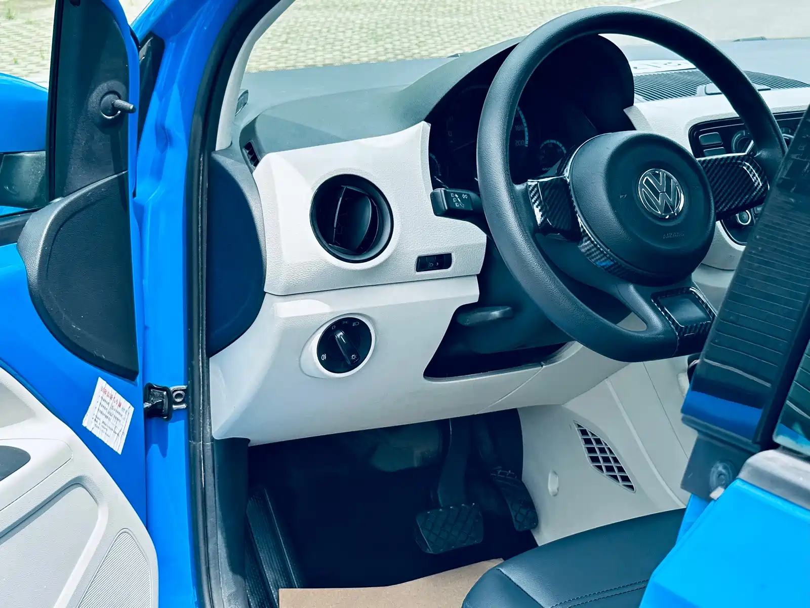Фото 7 - Volkswagen up!