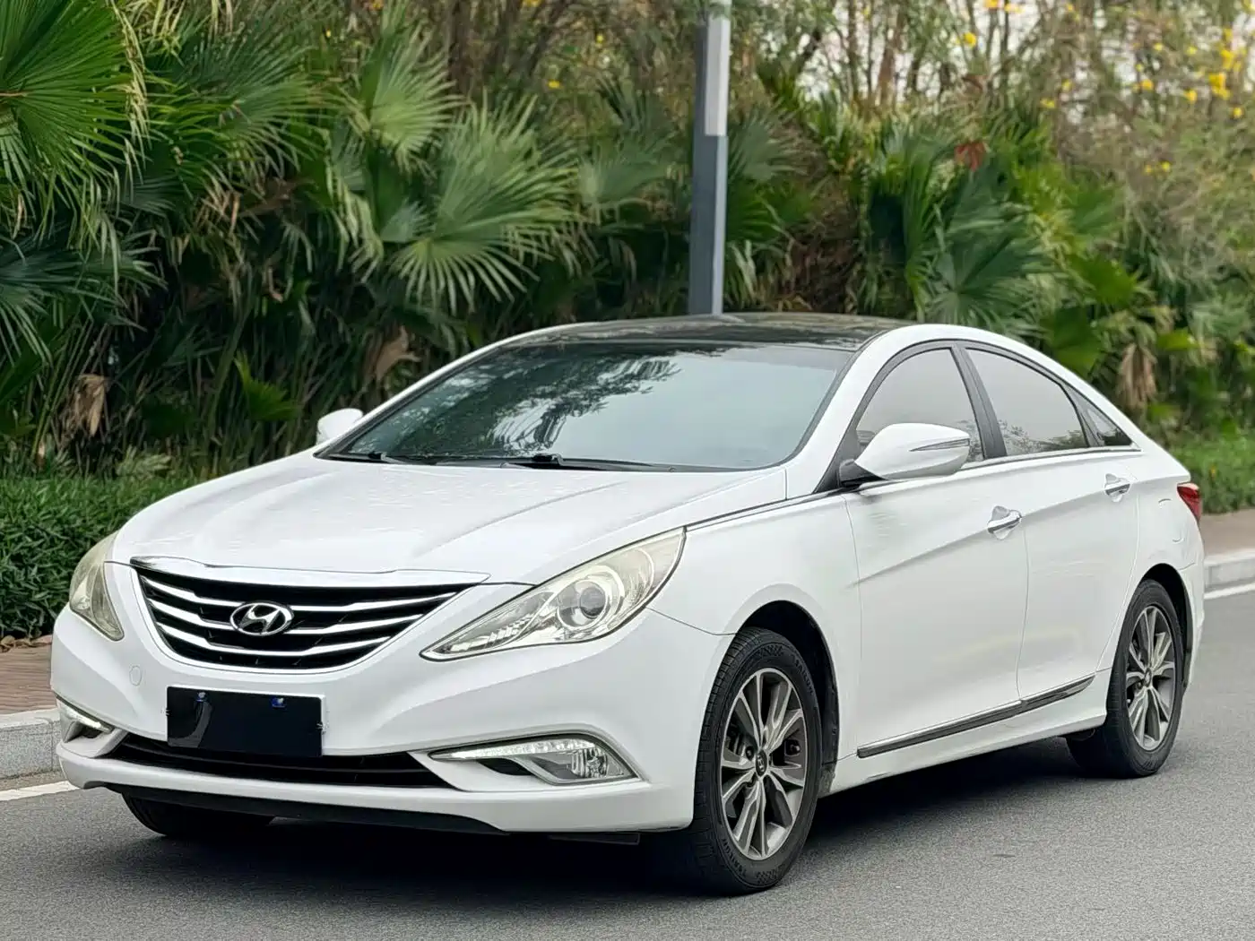 Hyundai Sonata 2015 Classic 2.0L Automatic Luxury Edition