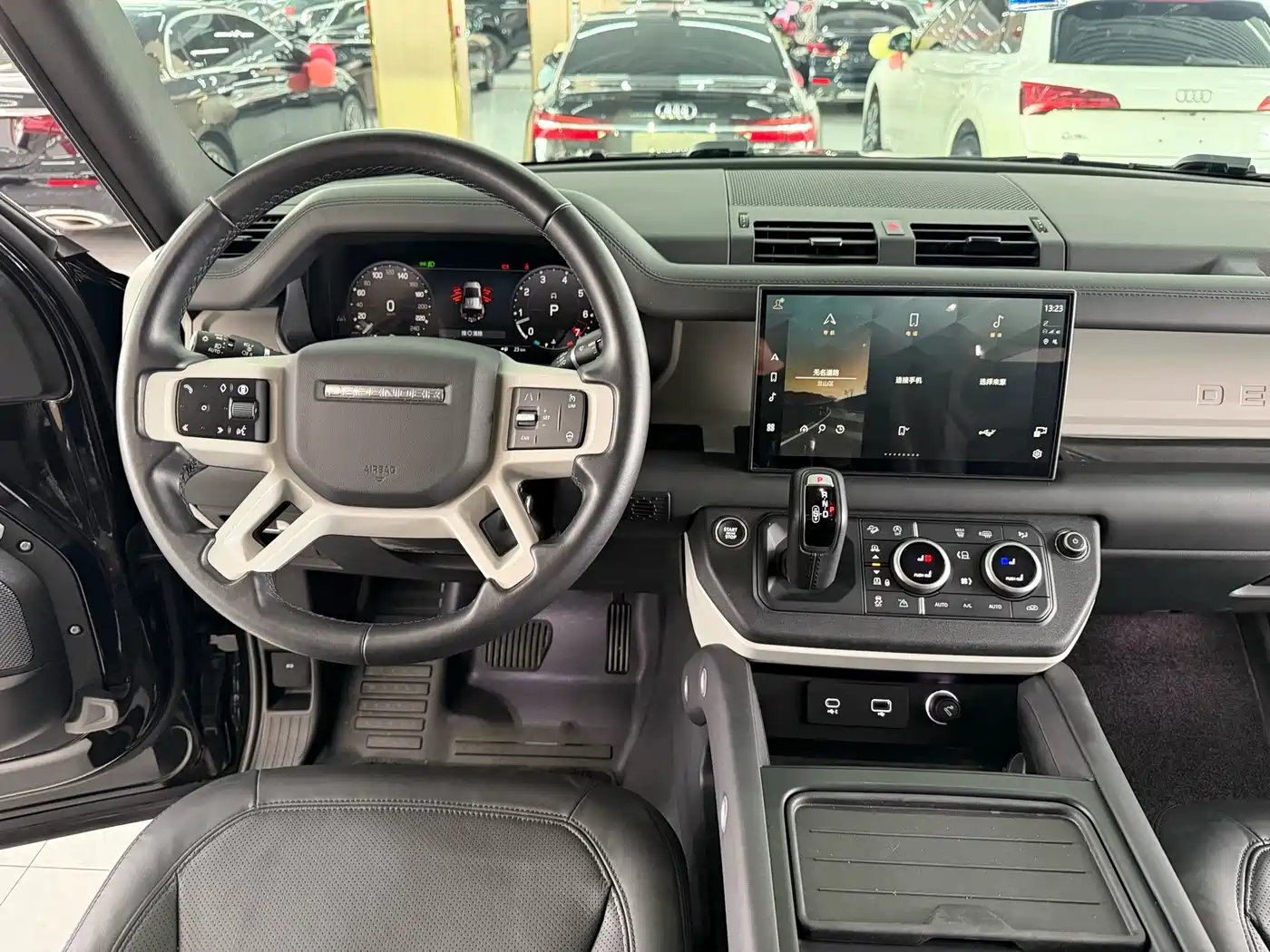 Land Rover Defender 2024 110 3.0T P400 XS фото 9