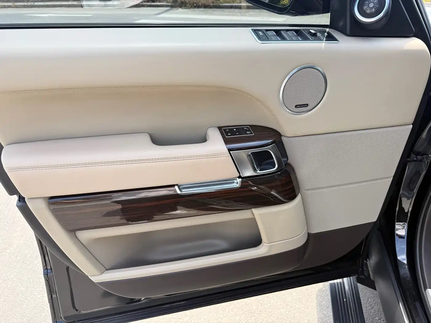 Land Rover Range Rover 2015 3.0 SC V6 Vogue SE Genesis Extended Edition фото 9