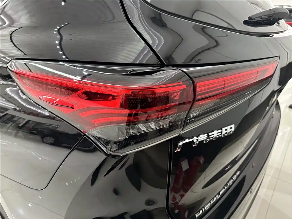 TOYOTA HIGHLANDER