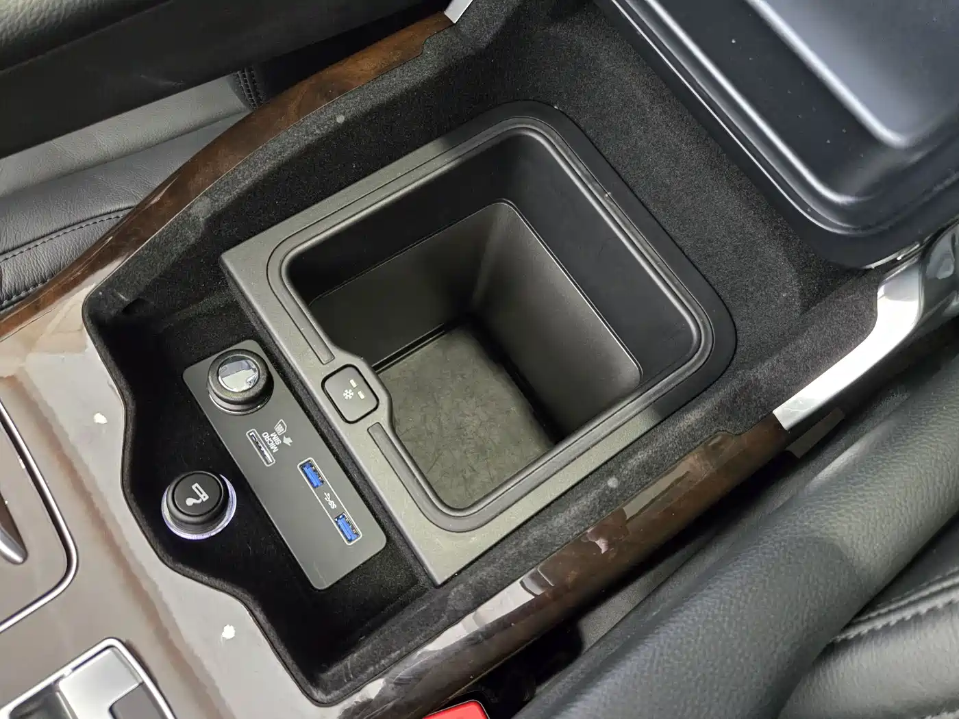 Land Rover Range Rover 2022 3.0 L6 360PS Golden Age Edition фото 23