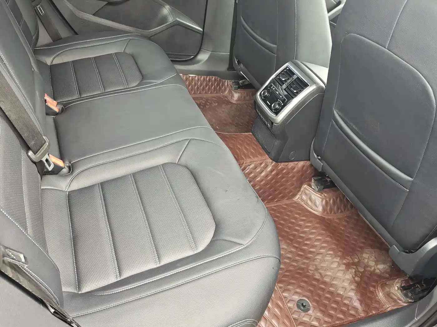 Volkswagen Passat 2016 330TSI DSG Honor Edition фото 13