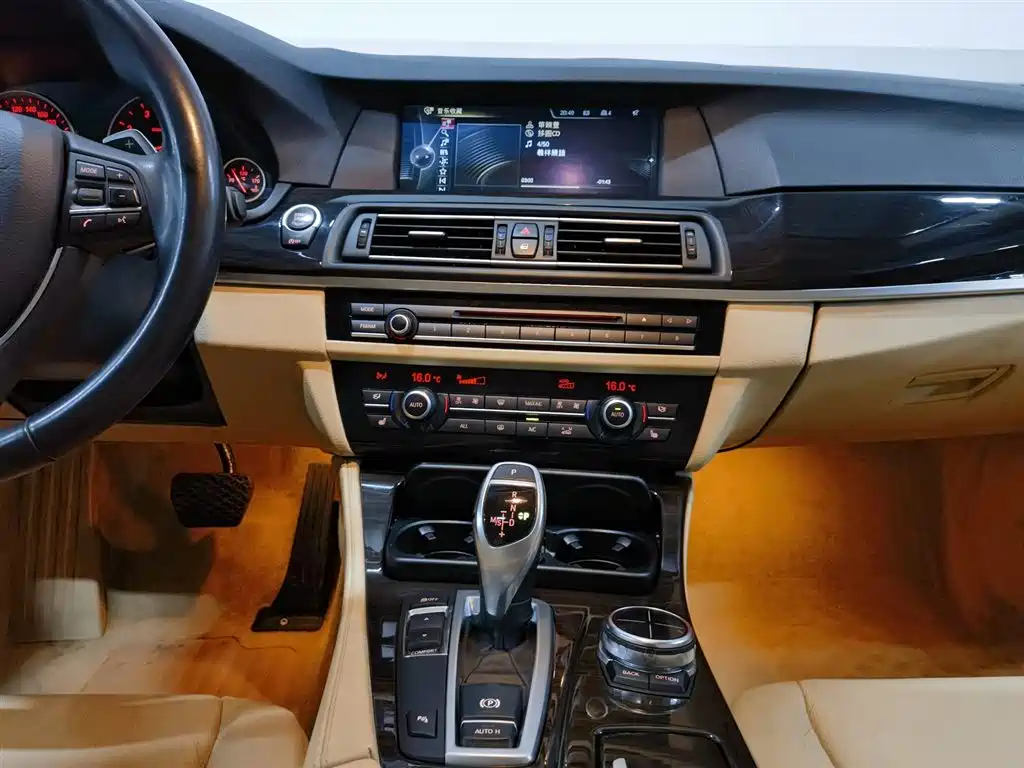 BMW 5 Series 2013 535Li Leadership фото 12