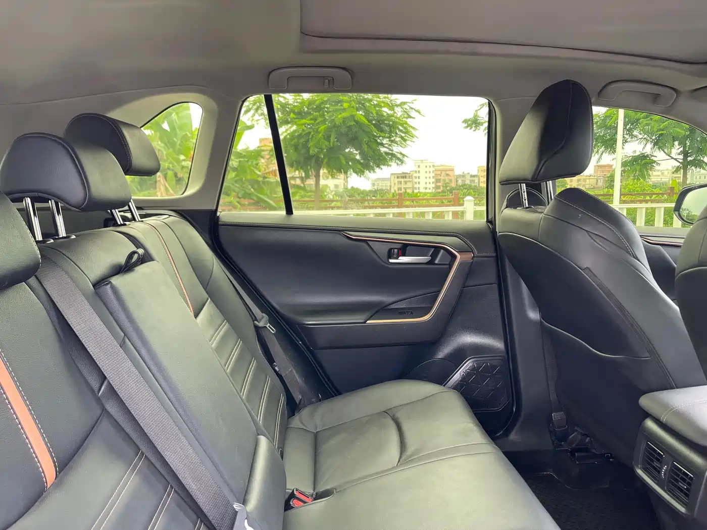 Toyota Wildlander 2024 Hybrid 2.5L E-CVT FWD Luxury PLUS Edition фото 16