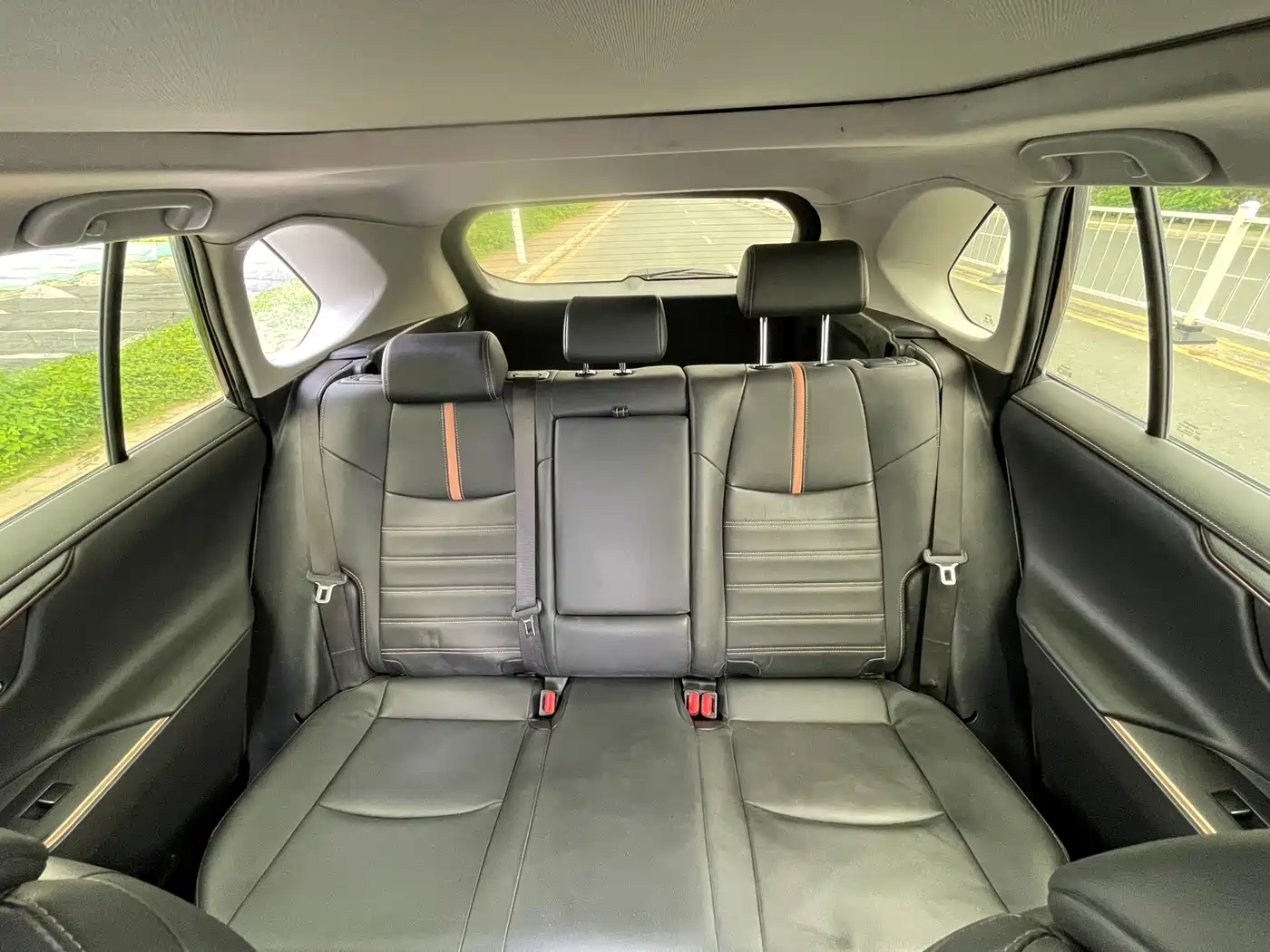 Toyota Wildlander 2024 Hybrid 2.5L E-CVT FWD Luxury PLUS Edition фото 26
