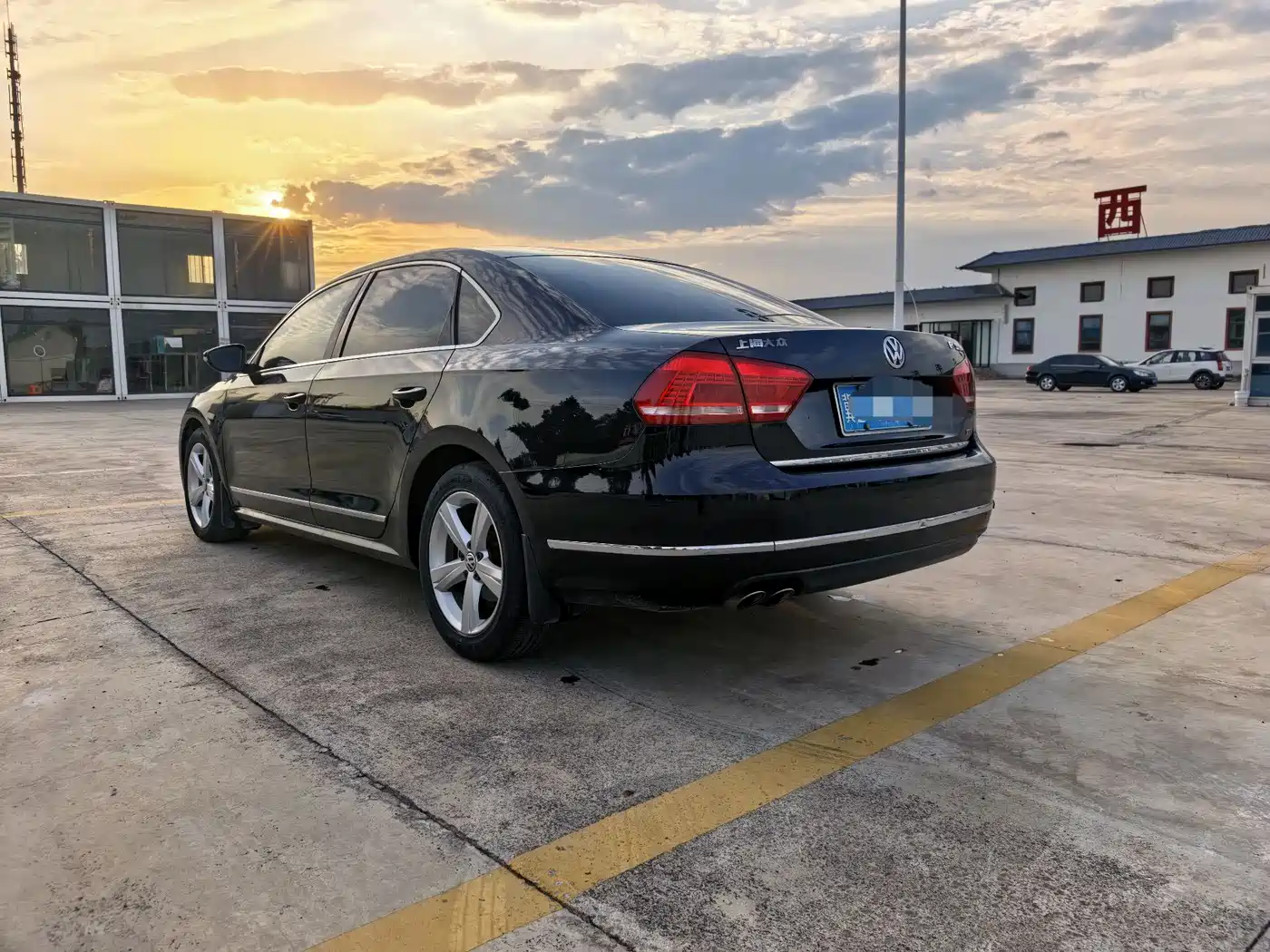 Volkswagen Passat 2014 1.8TSI DSG Executive Edition фото 7