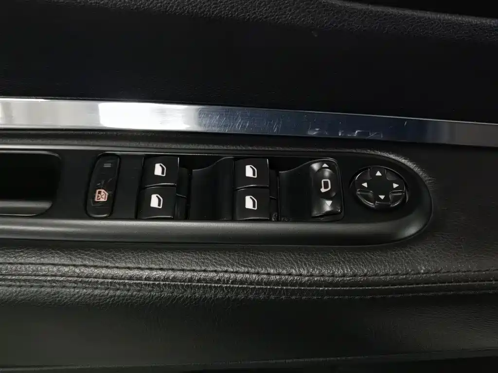 Peugeot 3008 2015 2.0L Automatic Classic Edition фото 9