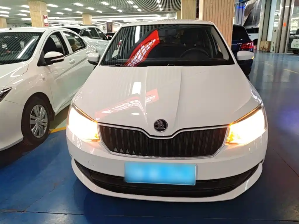 Škoda Fabia 2015 2015 1.4L Automatic Advance Edition