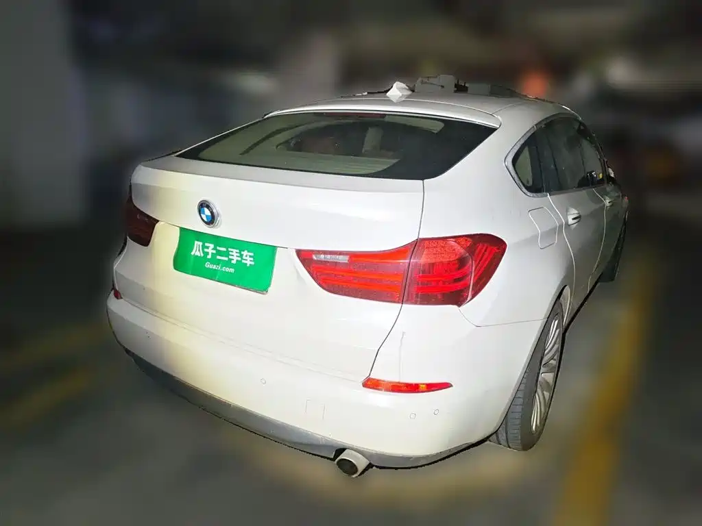 BMW 5 Series GT 2015 535i Leading фото 5