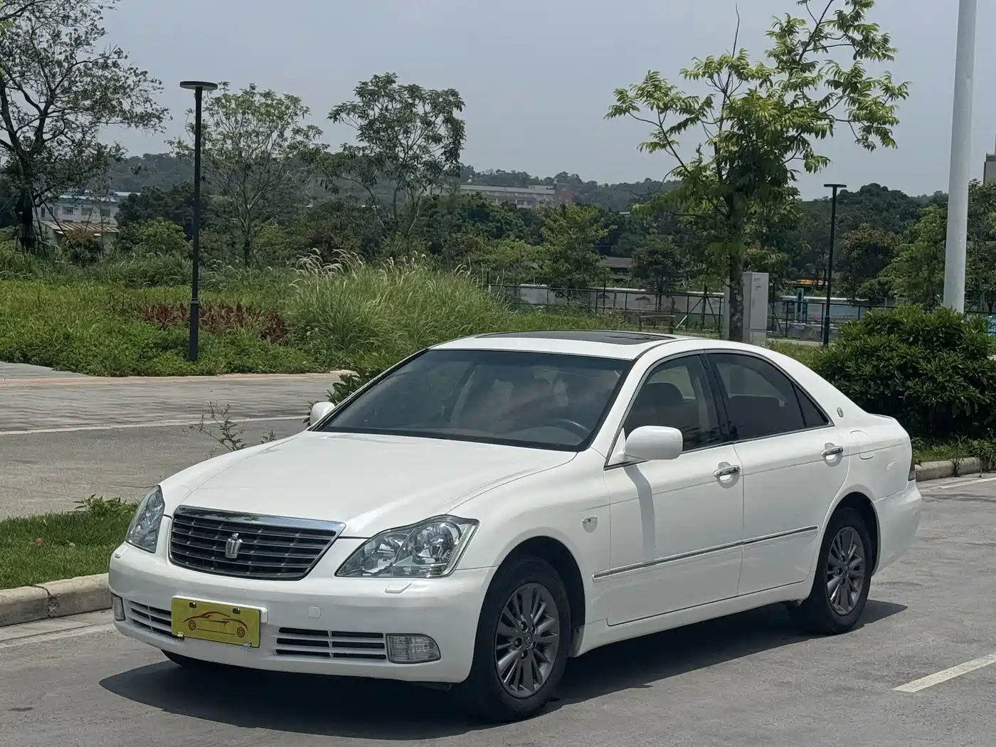 Toyota Crown 2005 Model 3.0L Royal Saloon