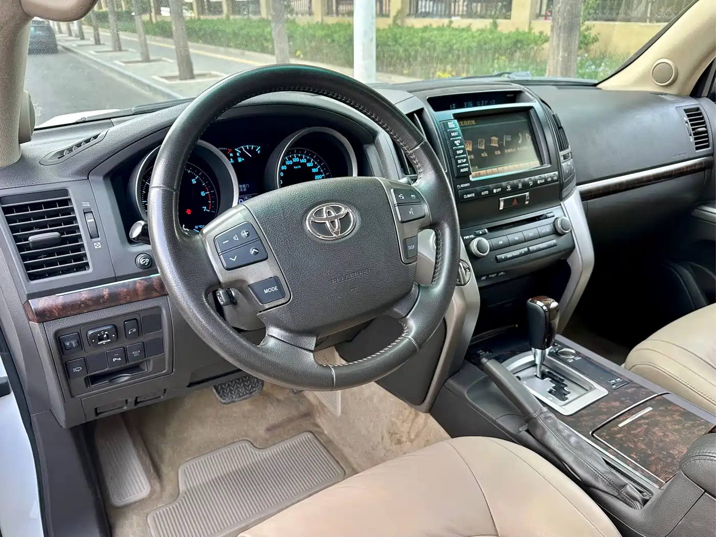 Toyota Land Cruiser 2010 Model 4.7L Automatic VX фото 9