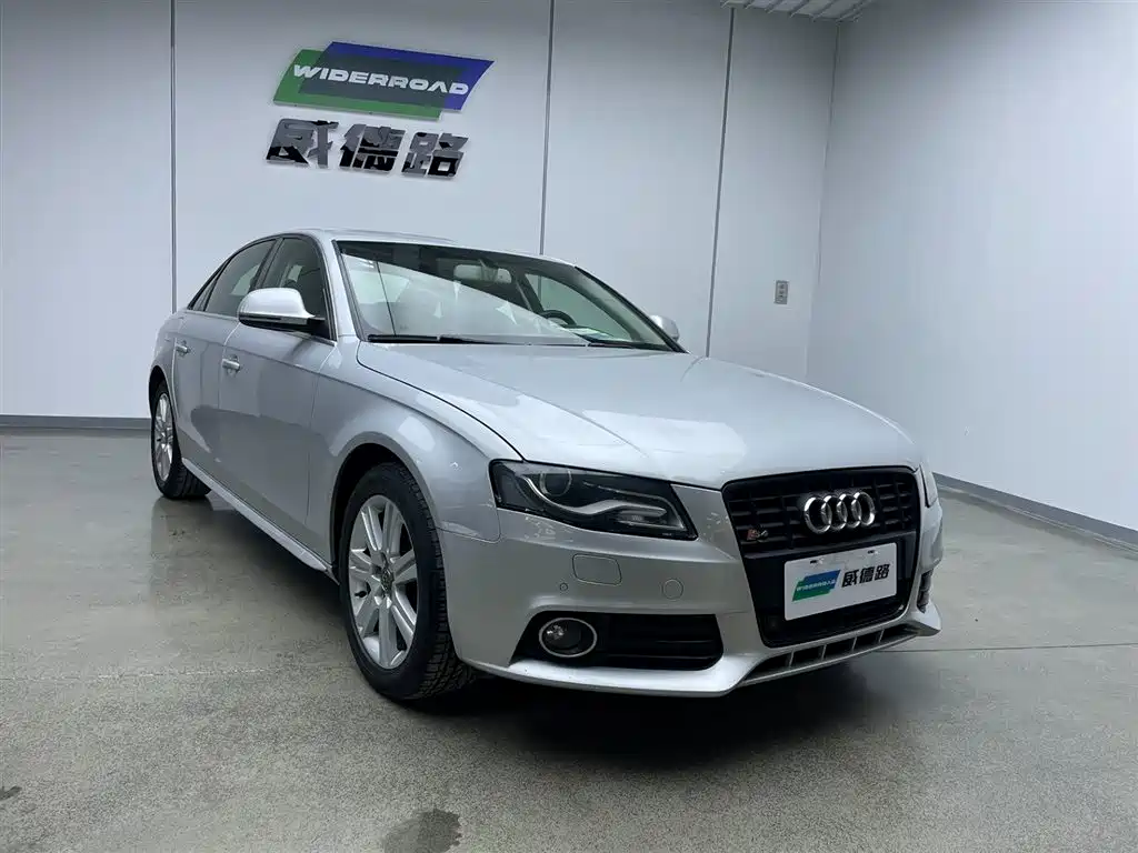 Audi A4L 2012 2.0 TFSI Automatic Technology фото 4