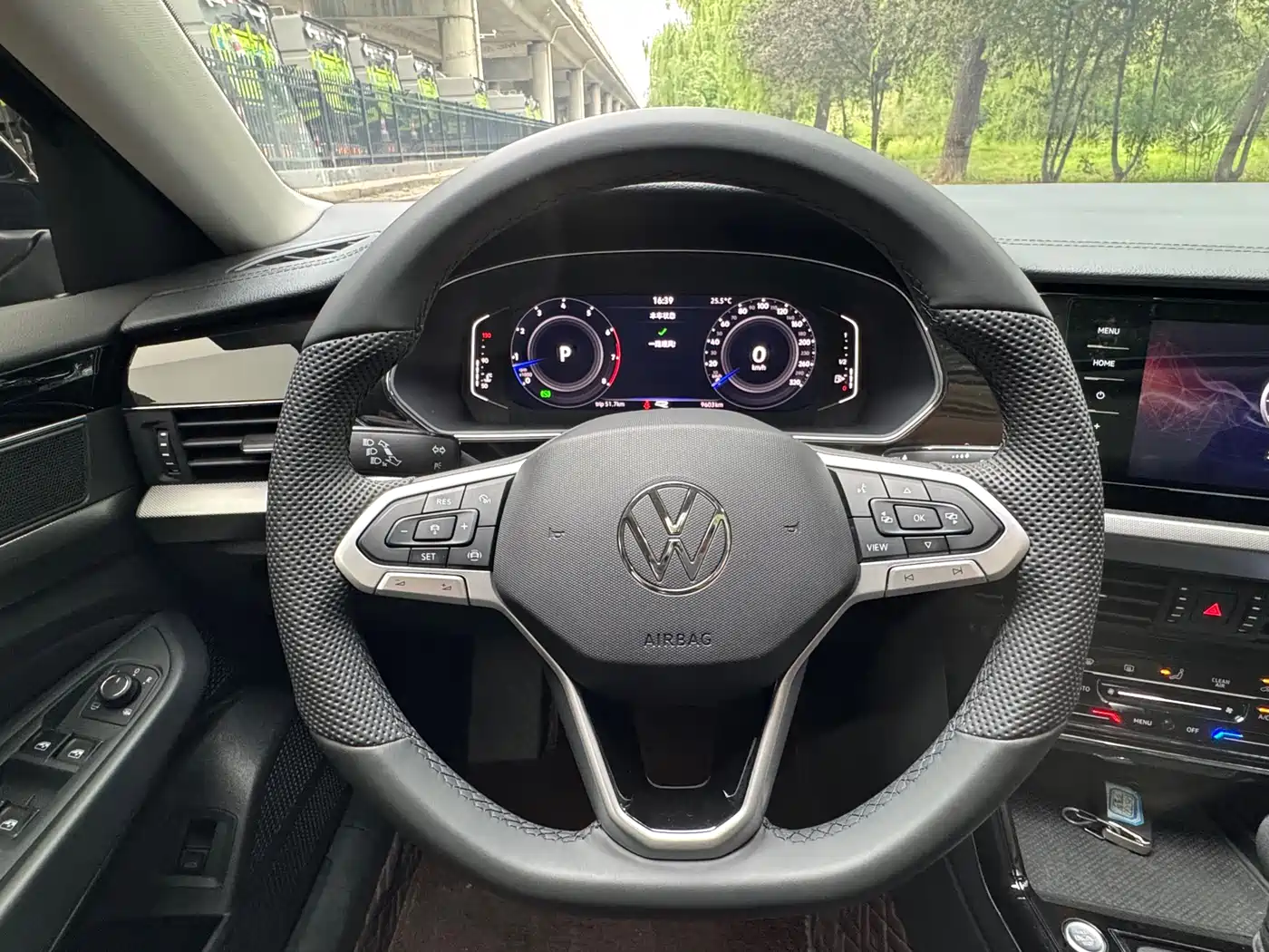 Volkswagen Passat 2025 Outstanding 380TSI Starlight Dragon Soaring Edition фото 16
