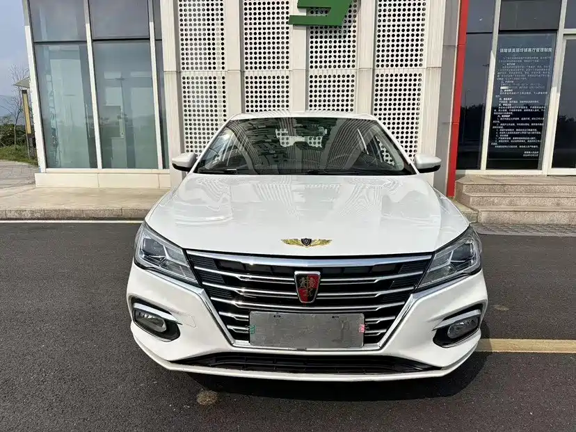 Фото 22 - Roewe i5
