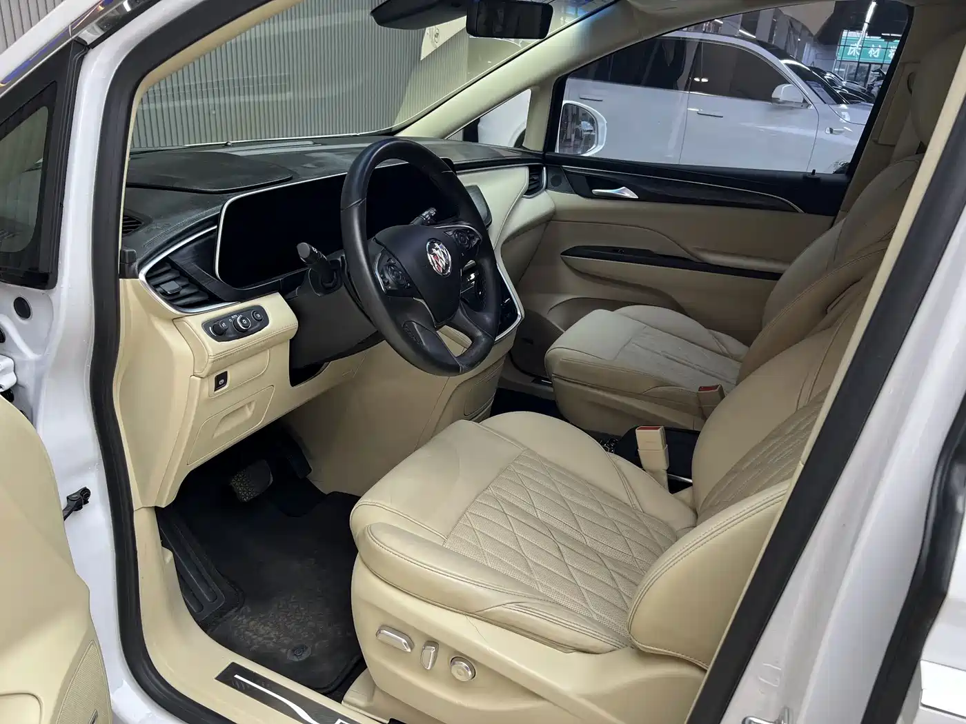 Фото 12 - Buick GL8