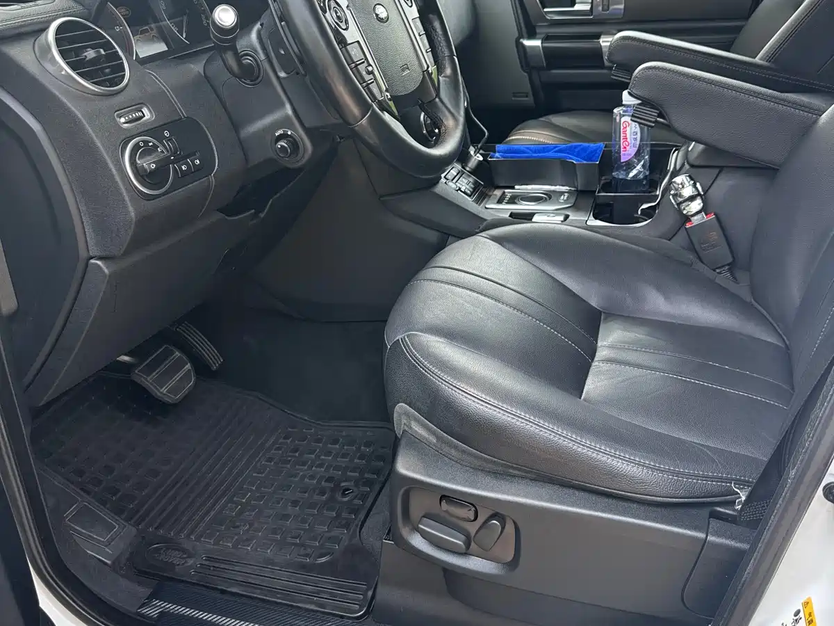 Land Rover Discovery 2015 3.0 SDV6 HSE Diesel фото 8