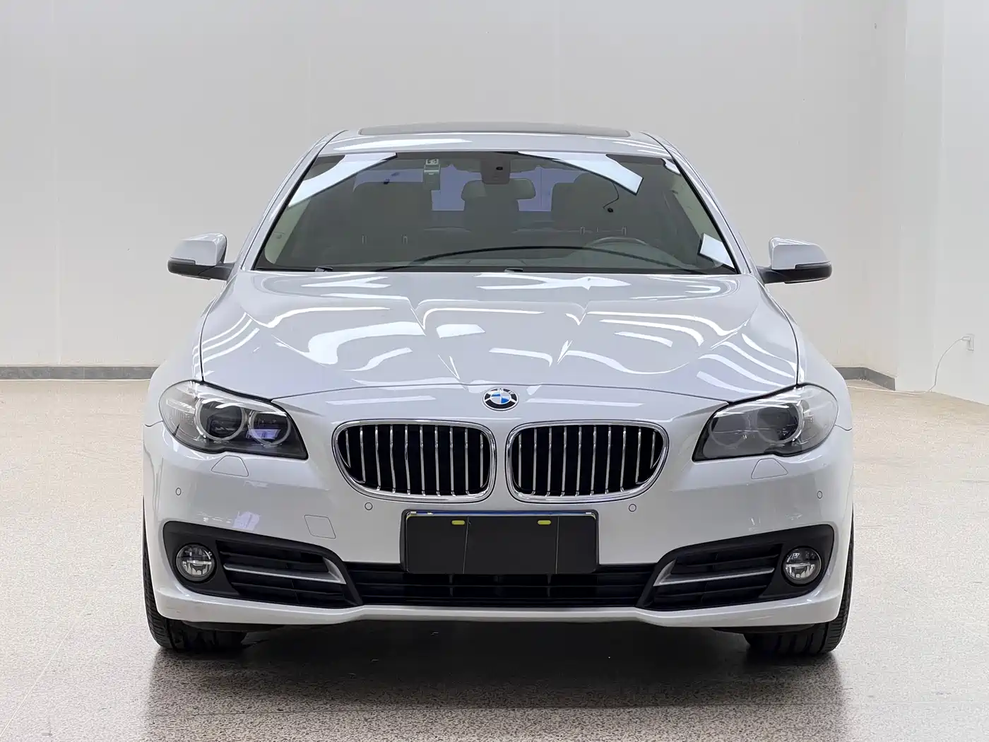 BMW 5 Series 2017 525Li Leading Edition фото 2