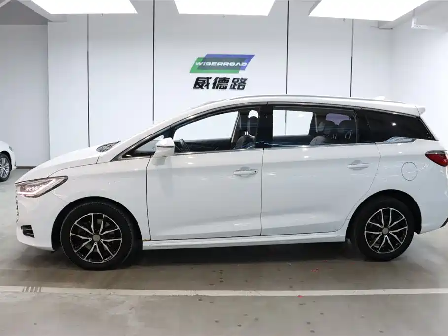BYD Song MAX 2017 1.5T Auto Smart Elite 7-Seater фото 3