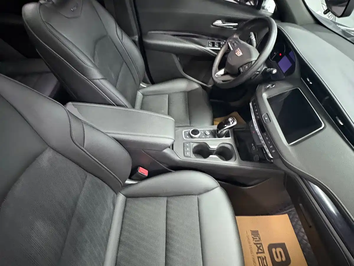 Фото 6 - Cadillac XT4