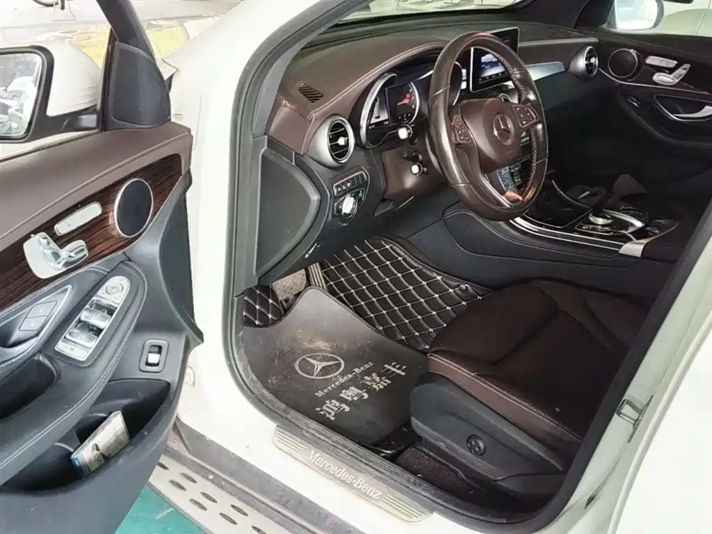 Mercedes-Benz GLC 2019 Facelift GLC 260 L 4MATIC Luxury фото 16