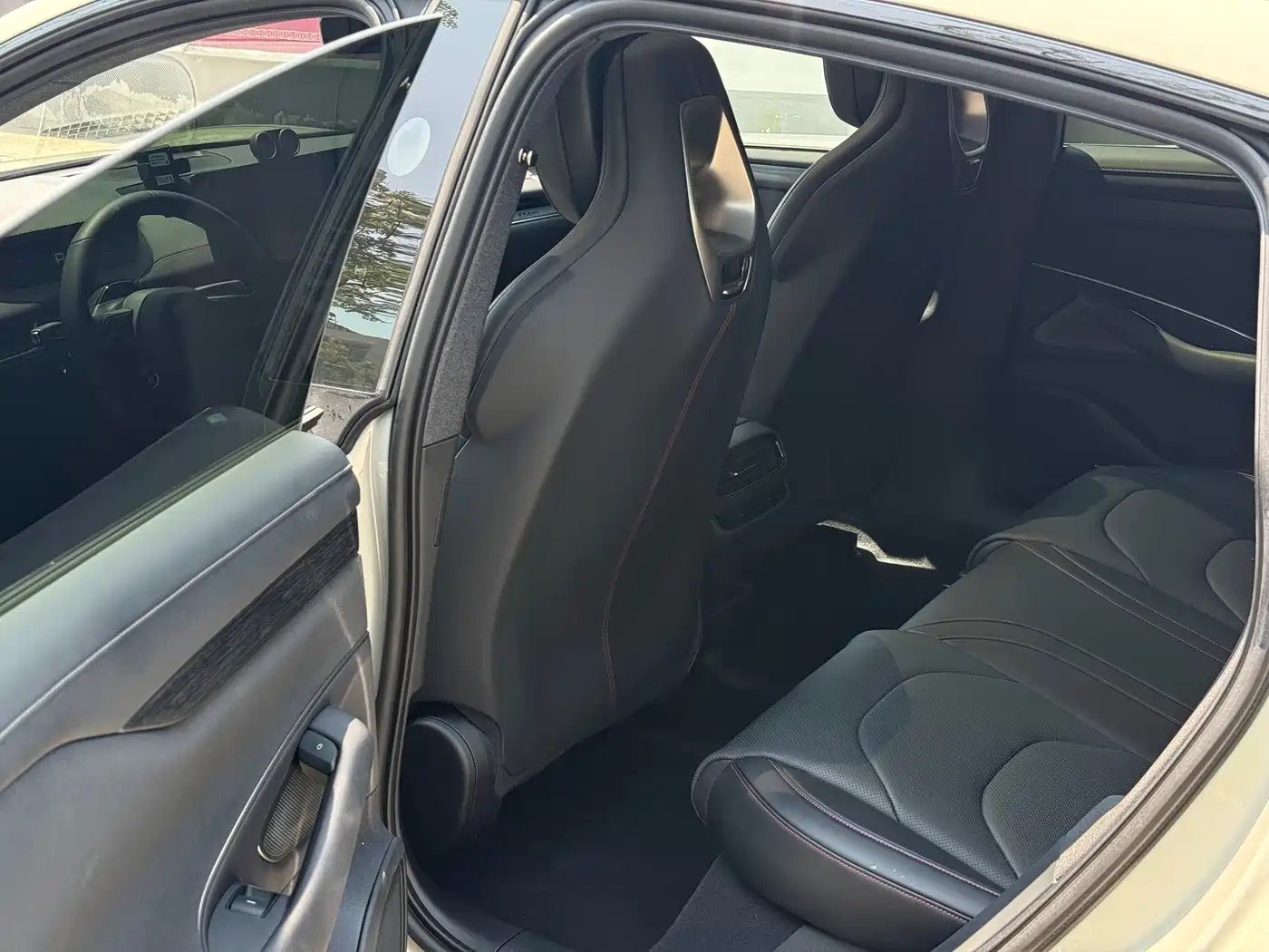 Xiaomi Auto Xiaomi SU7 2024 RWD Standard Founder's Edition фото 8