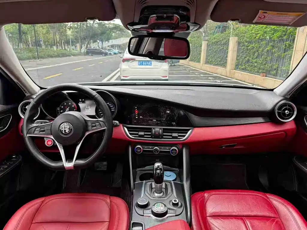 Alfa Romeo Giulia 2017 2017 2.0T 200HP Luxury Edition