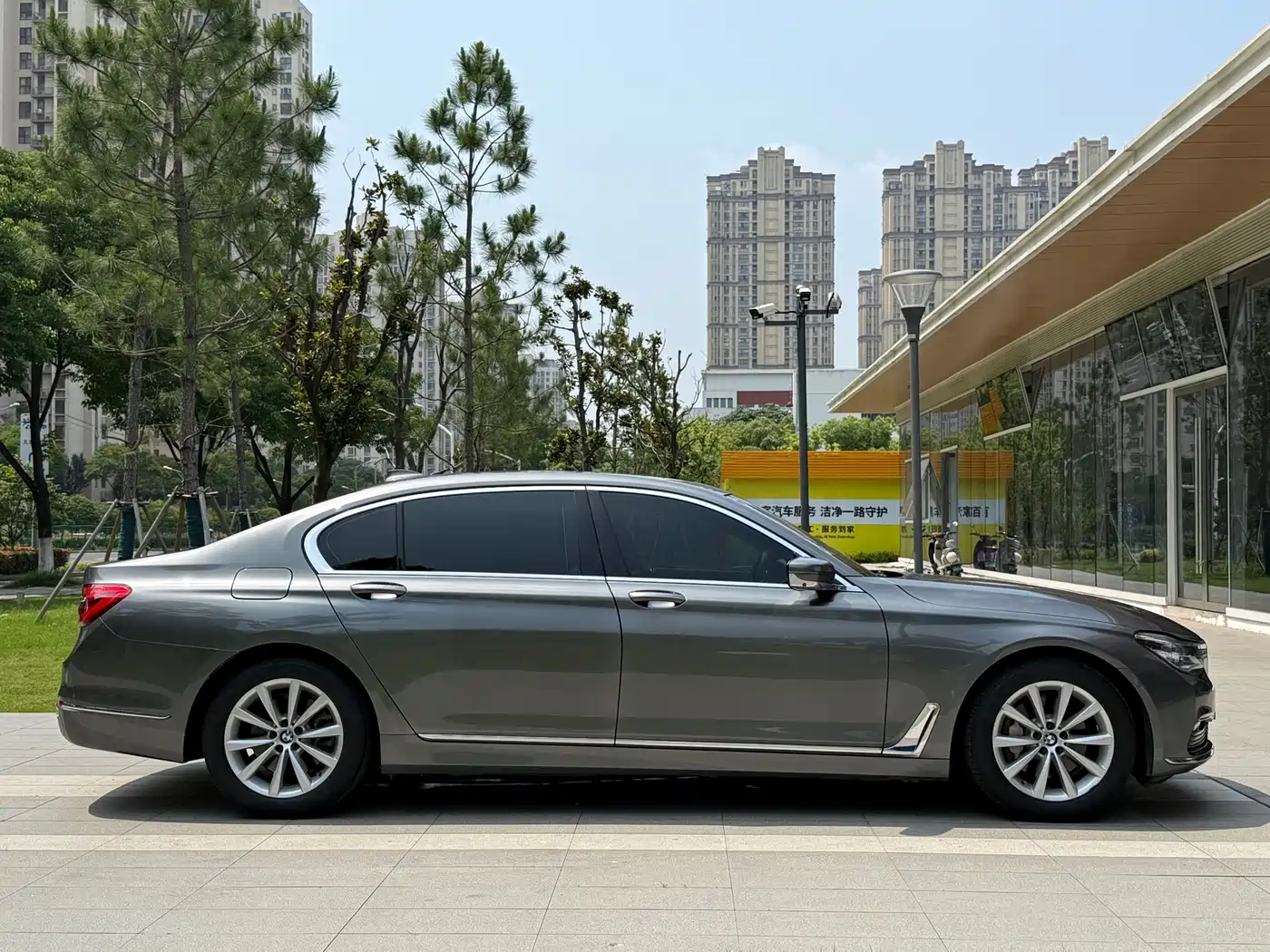 BMW 7 Series 2017 730Li Luxury Edition фото 17