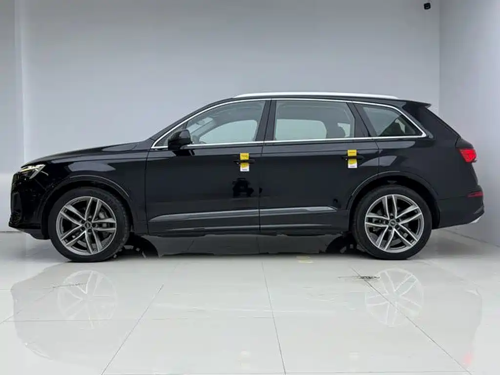 Audi Q7 2026 2025 45 TFSI quattro S line Black Warrior