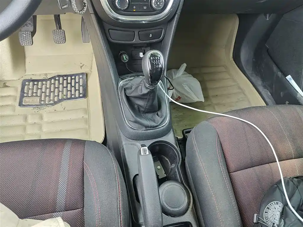 Buick Encore 2015 1.4T Manual 2WD Urban Progressive фото 14