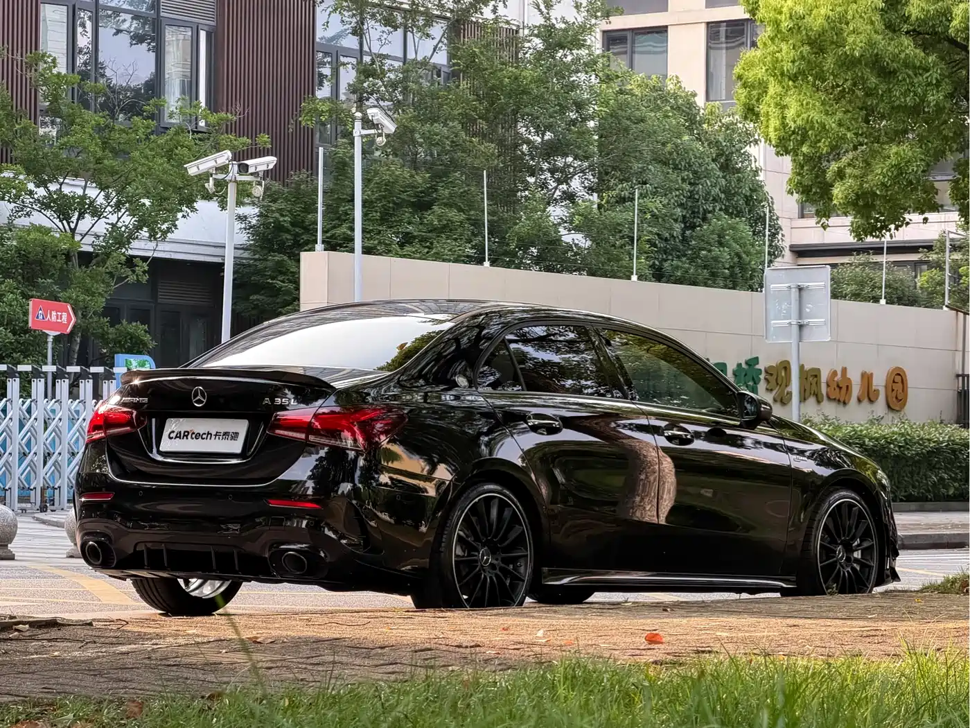 Mercedes-Benz A-Class AMG 2022 AMG A 35 L 4MATIC фото 5